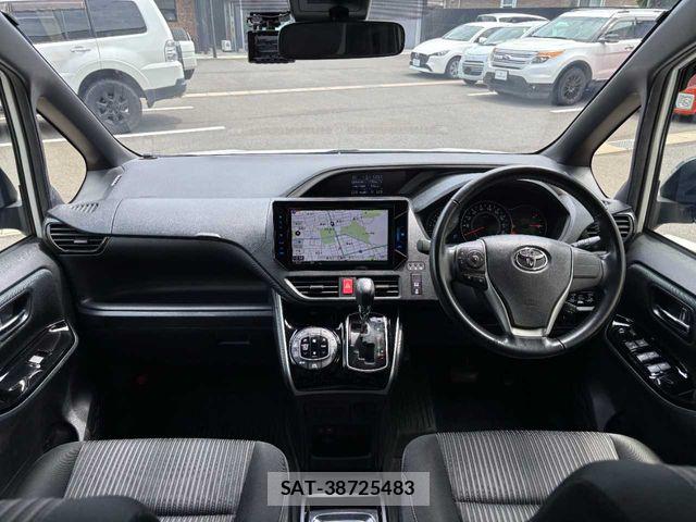 Toyota VOXY 2018-06 8317951-3