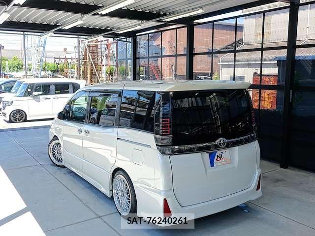 Toyota VOXY 2018-12 8317939-15