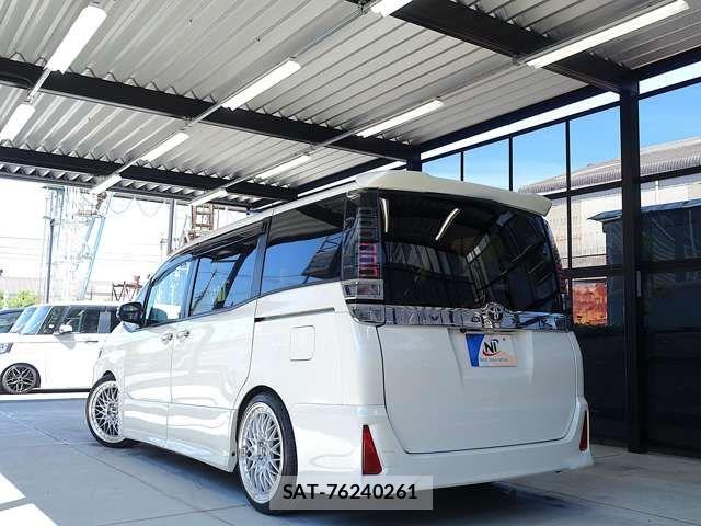 Toyota VOXY 2018-12 8317939-16