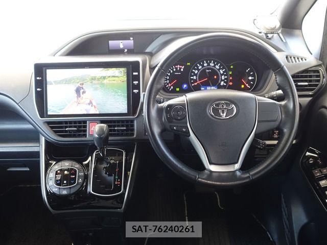 Toyota VOXY 2018-12 8317939-19