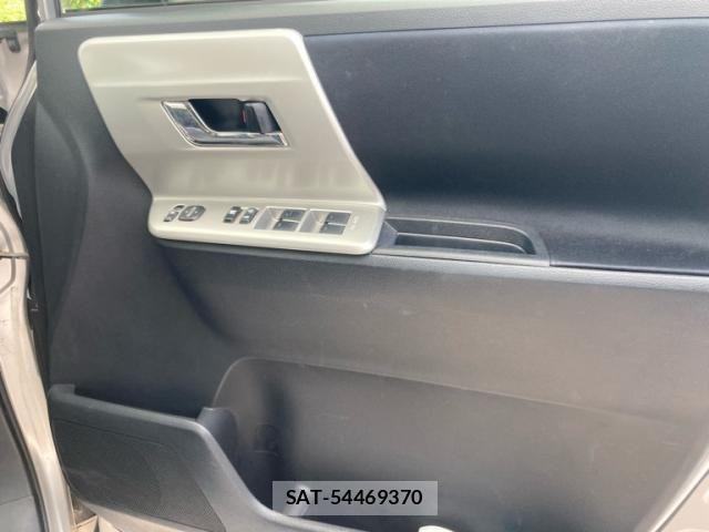 Toyota VOXY 2011-10 8317983-10
