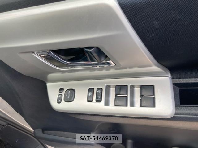 Toyota VOXY 2011-10 8317983-11