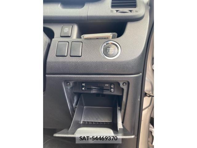 Toyota VOXY 2011-10 8317983-12