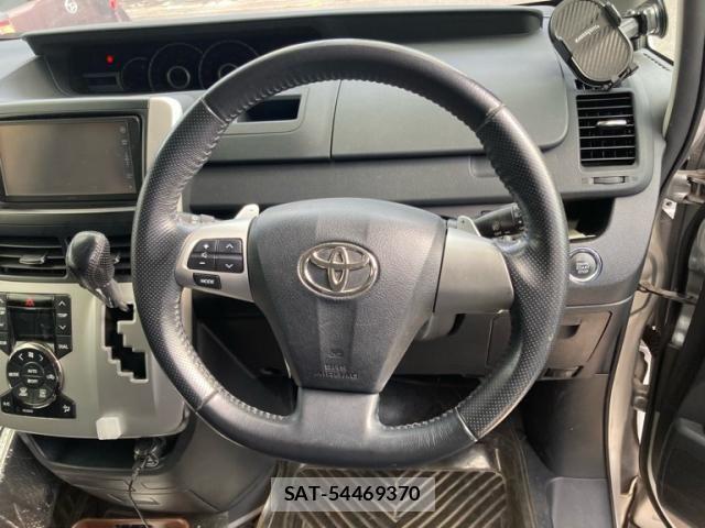 Toyota VOXY 2011-10 8317983-13