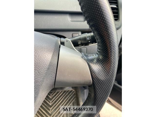 Toyota VOXY 2011-10 8317983-14