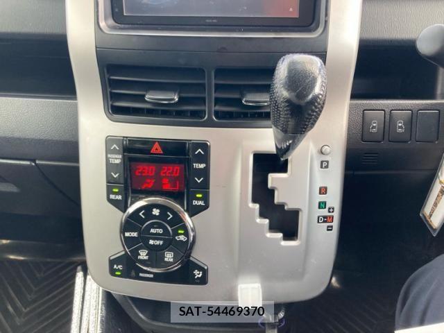 Toyota VOXY 2011-10 8317983-20