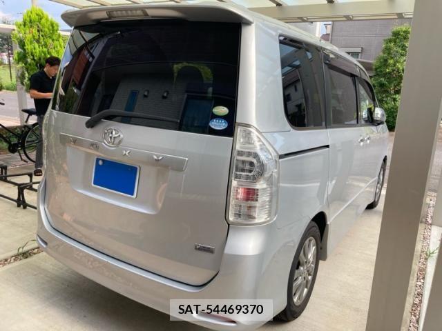 Toyota VOXY 2011-10 8317983-2