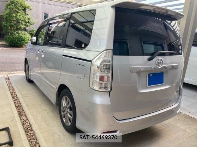 Toyota VOXY 2011-10 8317983-3