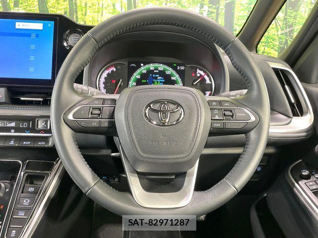 Toyota VOXY 2024-08 8317924-11