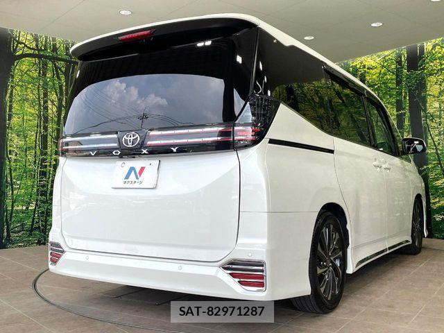 Toyota VOXY 2024-08 8317924-17