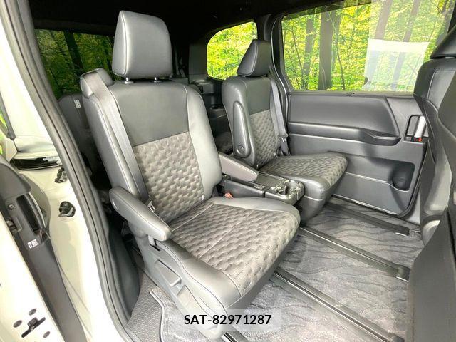 Toyota VOXY 2024-08 8317924-8