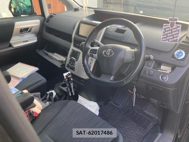 Toyota VOXY 2011-08 8317976-9