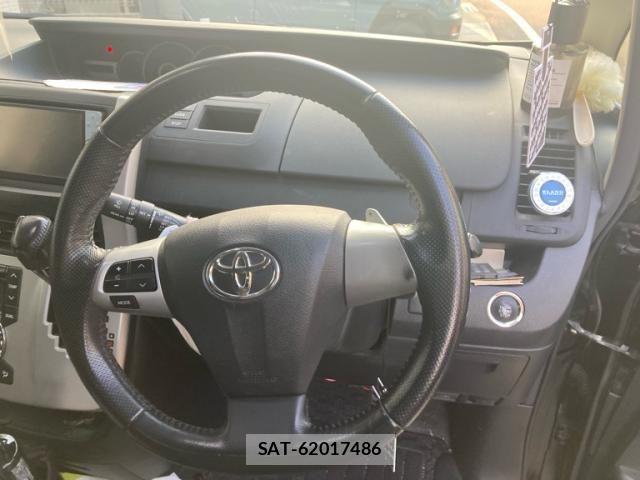Toyota VOXY 2011-08 8317976-13