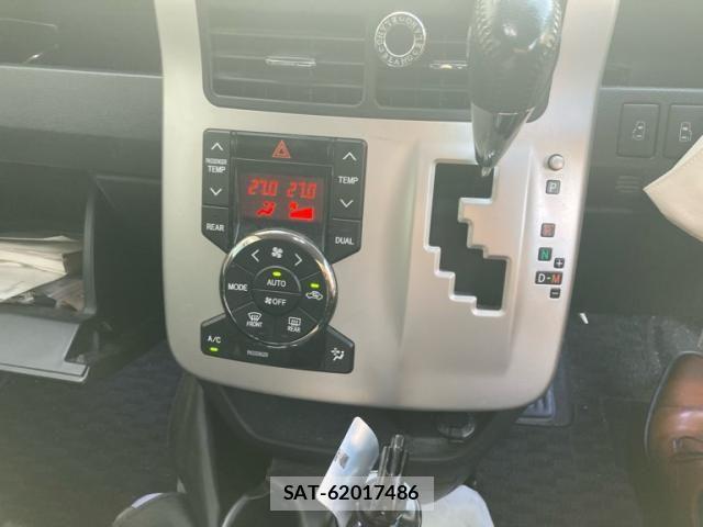 Toyota VOXY 2011-08 8317976-16