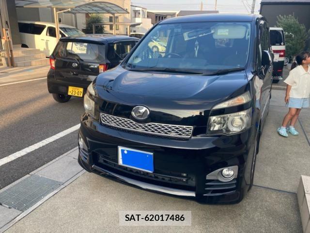 Toyota VOXY 2011-08 8317976-2