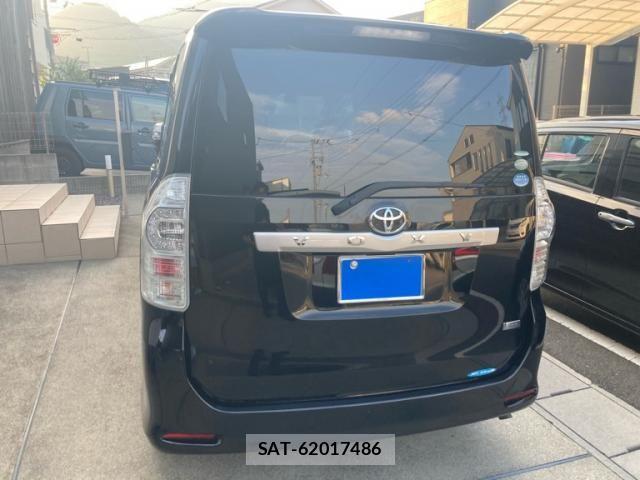 Toyota VOXY 2011-08 8317976-3