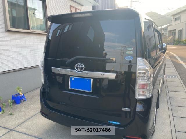 Toyota VOXY 2011-08 8317976-4