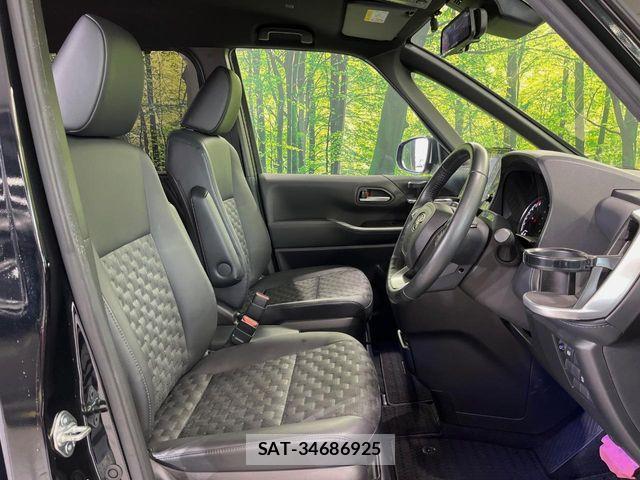 Toyota VOXY 2022-03 8317926-9