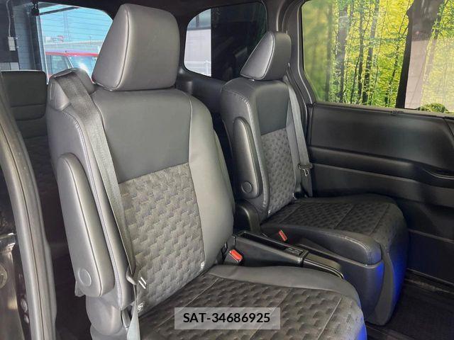 Toyota VOXY 2022-03 8317926-10