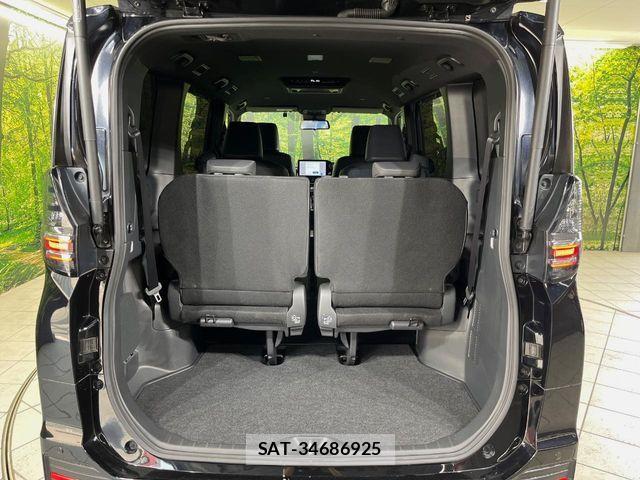 Toyota VOXY 2022-03 8317926-11