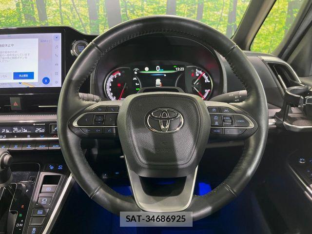 Toyota VOXY 2022-03 8317926-12
