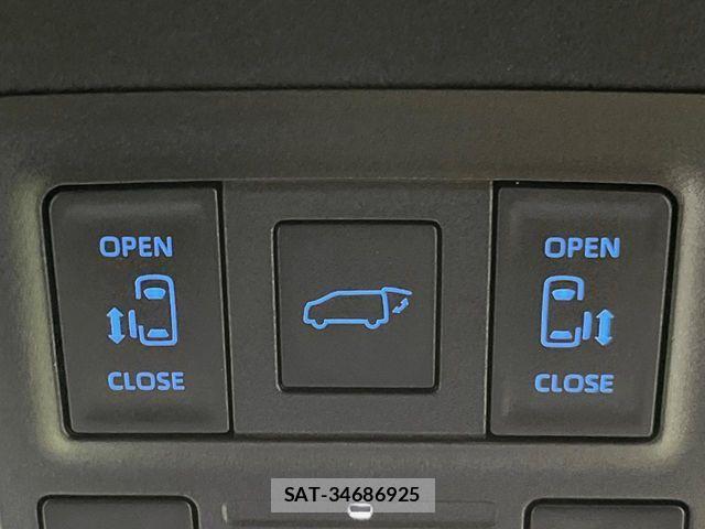 Toyota VOXY 2022-03 8317926-5