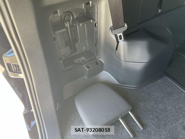 Toyota VOXY 2023-09 8317931-12
