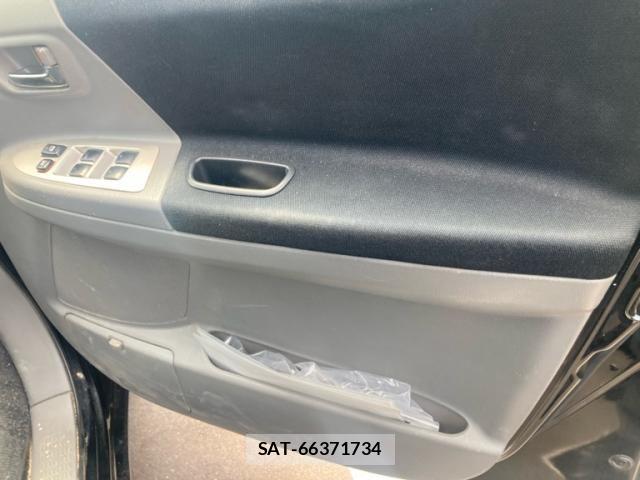 Toyota VOXY 2005-08 8317989-9