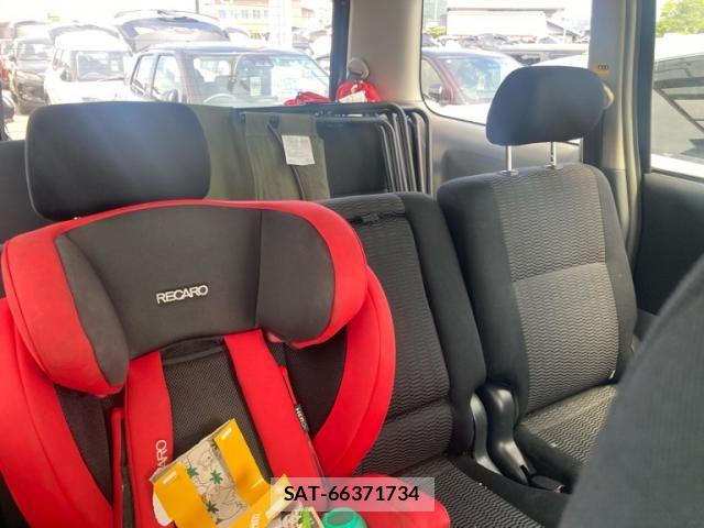 Toyota VOXY 2005-08 8317989-13