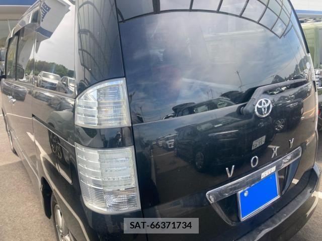 Toyota VOXY 2005-08 8317989-4