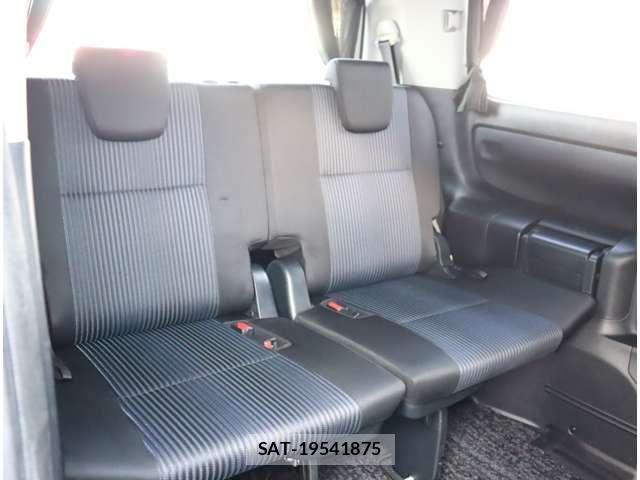 Toyota VOXY 2016-05 8317947-6