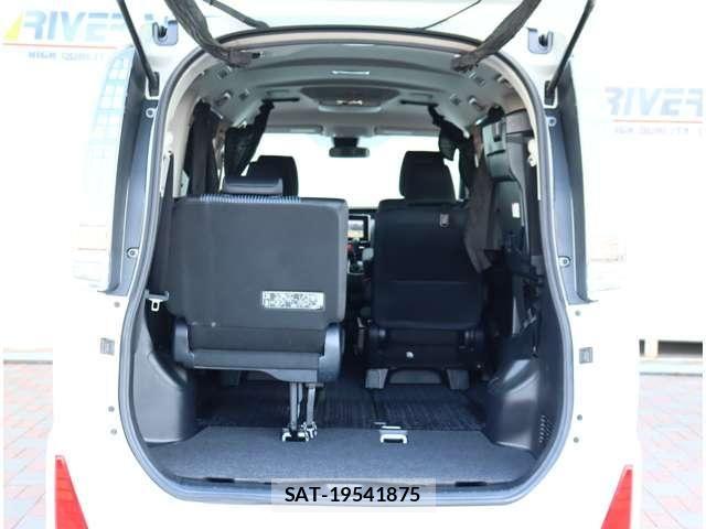 Toyota VOXY 2016-05 8317947-12