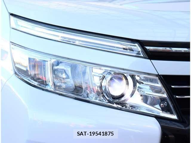 Toyota VOXY 2016-05 8317947-15