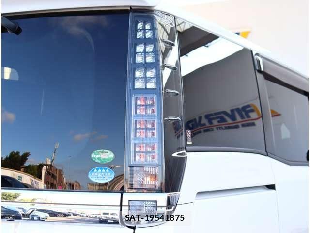 Toyota VOXY 2016-05 8317947-19