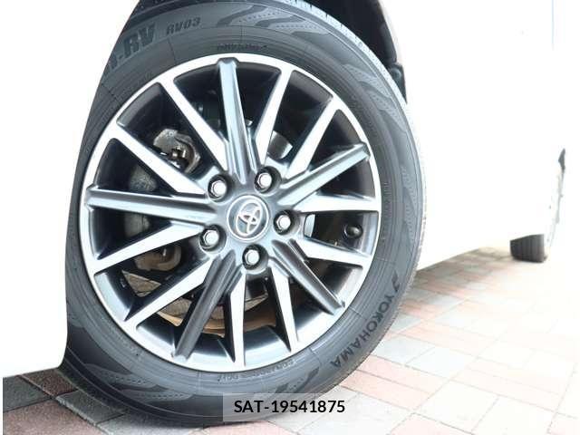 Toyota VOXY 2016-05 8317947-21