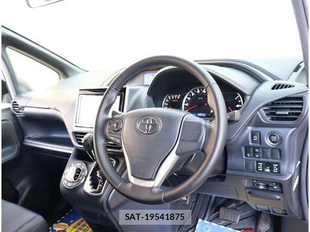 Toyota VOXY 2016-05 8317947-22