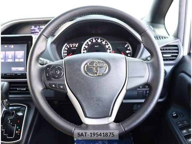 Toyota VOXY 2016-05 8317947-24
