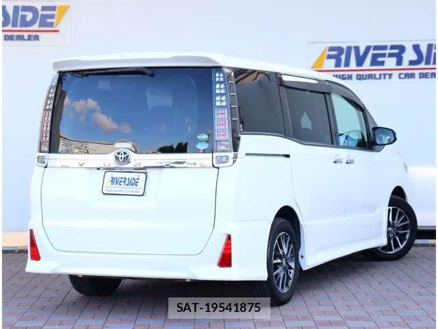 Toyota VOXY 2016-05 8317947-2