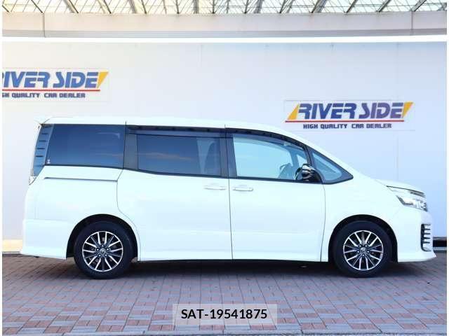 Toyota VOXY 2016-05 8317947-3