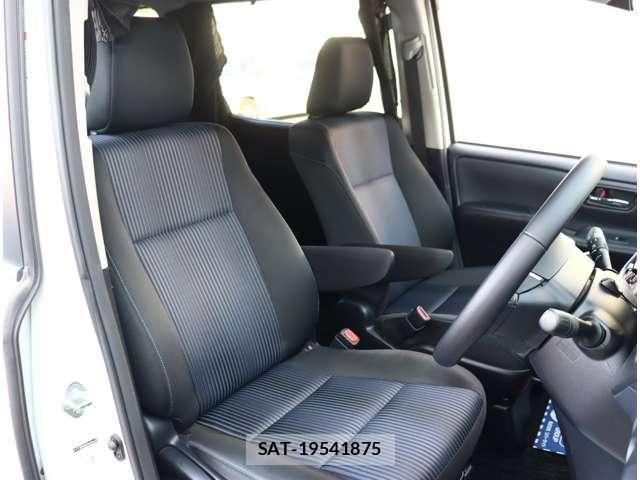 Toyota VOXY 2016-05 8317947-4
