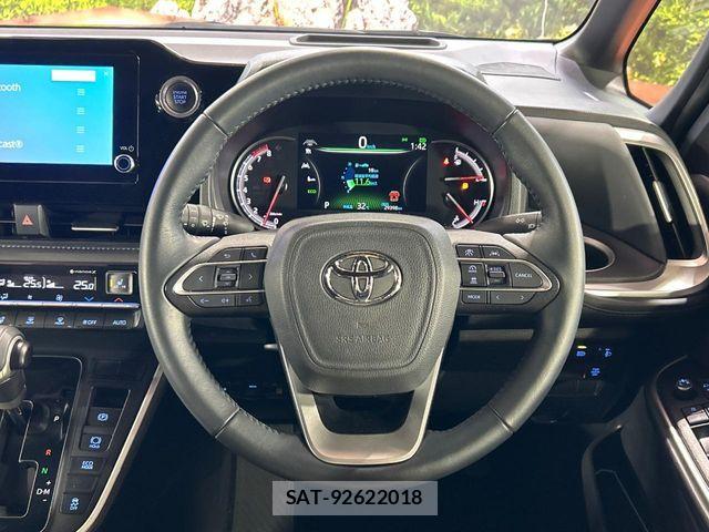 Toyota VOXY 2023-10 8317922-11
