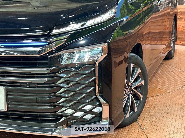 Toyota VOXY 2023-10 8317922-12