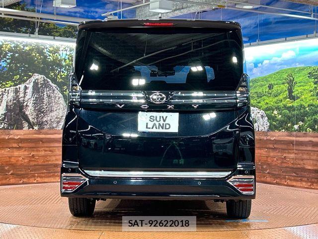 Toyota VOXY 2023-10 8317922-15