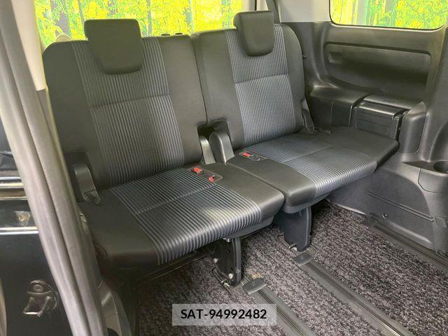 Toyota VOXY 2016-08 8317952-9