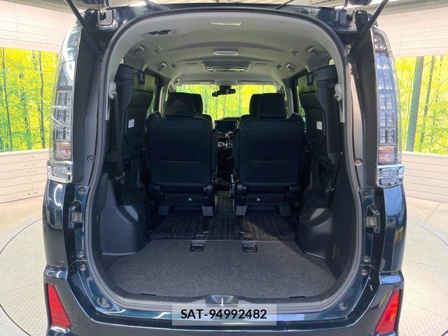 Toyota VOXY 2016-08 8317952-10