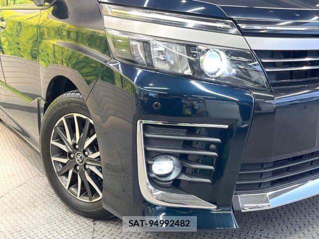 Toyota VOXY 2016-08 8317952-11