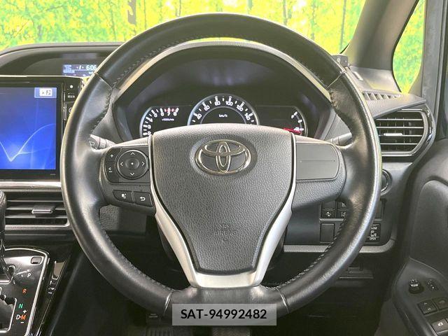 Toyota VOXY 2016-08 8317952-13
