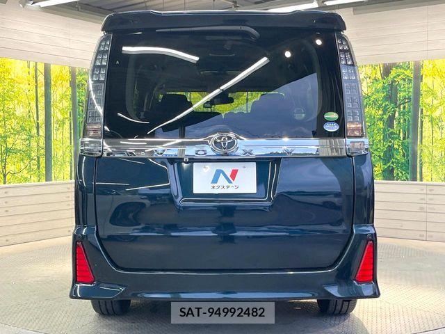Toyota VOXY 2016-08 8317952-15