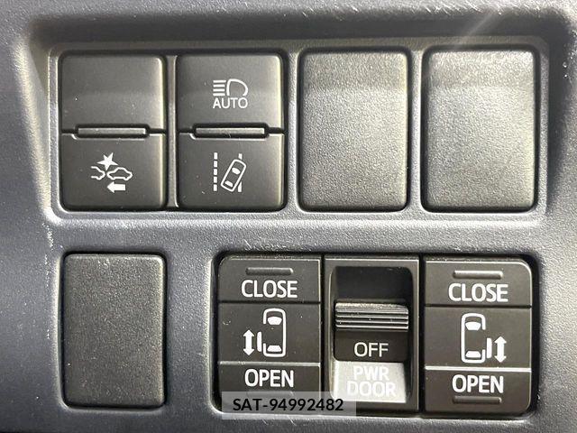 Toyota VOXY 2016-08 8317952-5