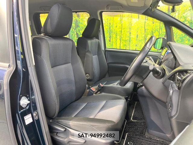Toyota VOXY 2016-08 8317952-7